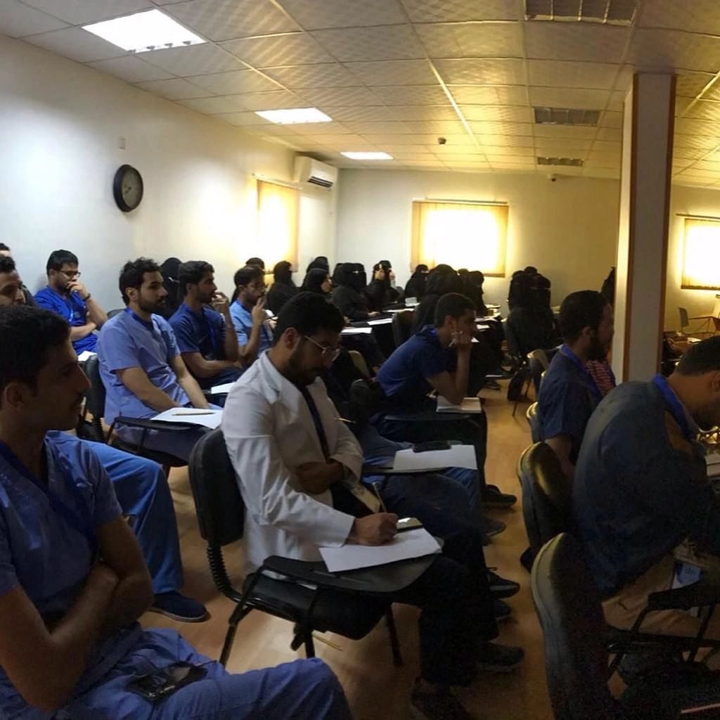 دورة عدسات السيراميك التجميلية