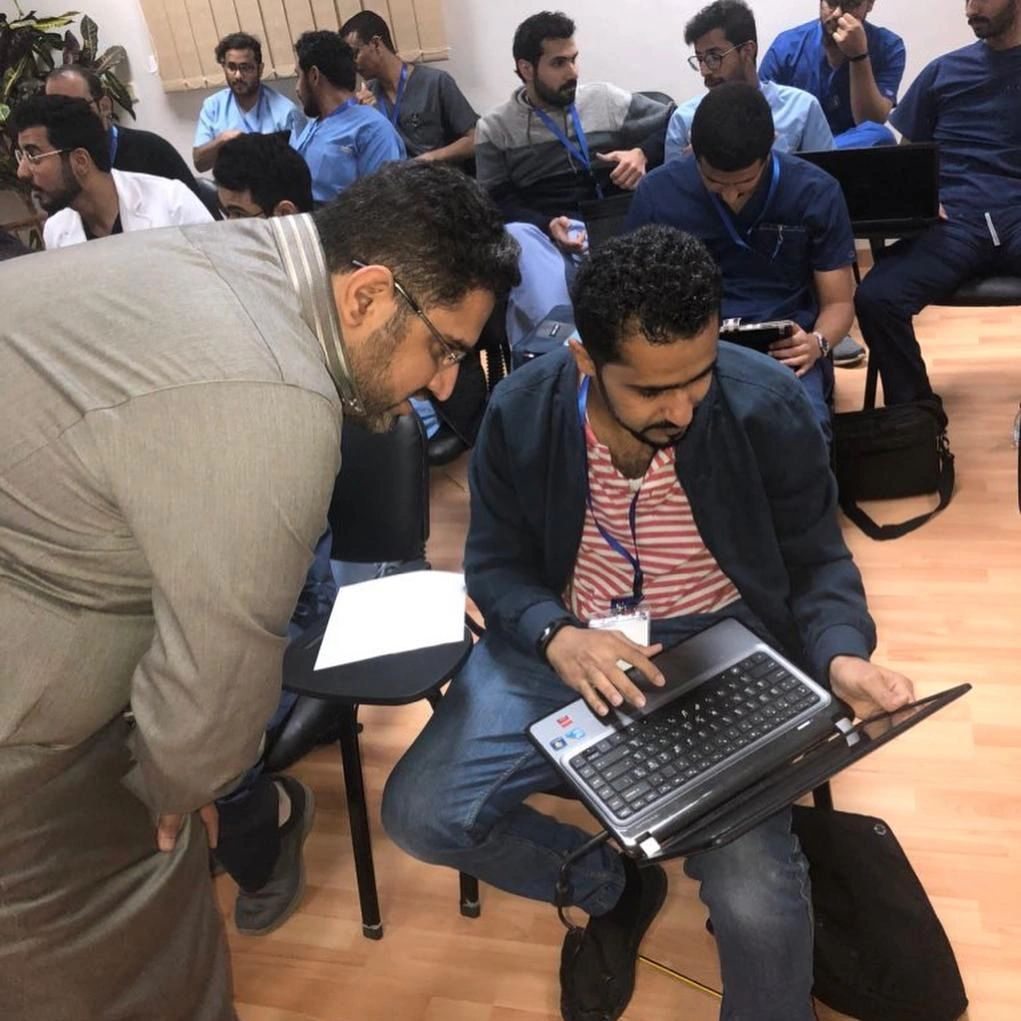 دورة عدسات السيراميك التجميلية