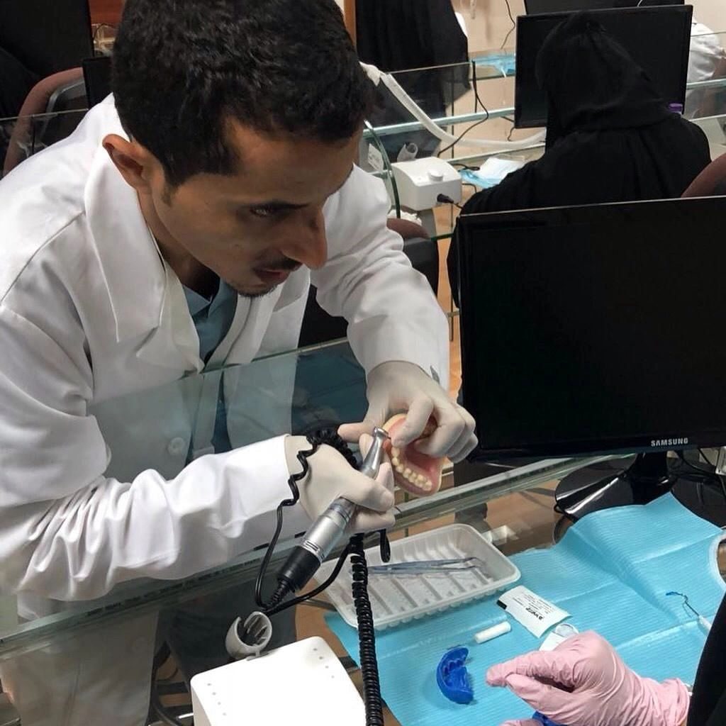 دورة عدسات السيراميك التجميلية
