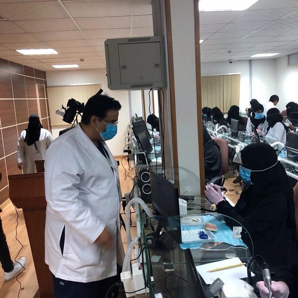 دورة عدسات السيراميك التجميلية