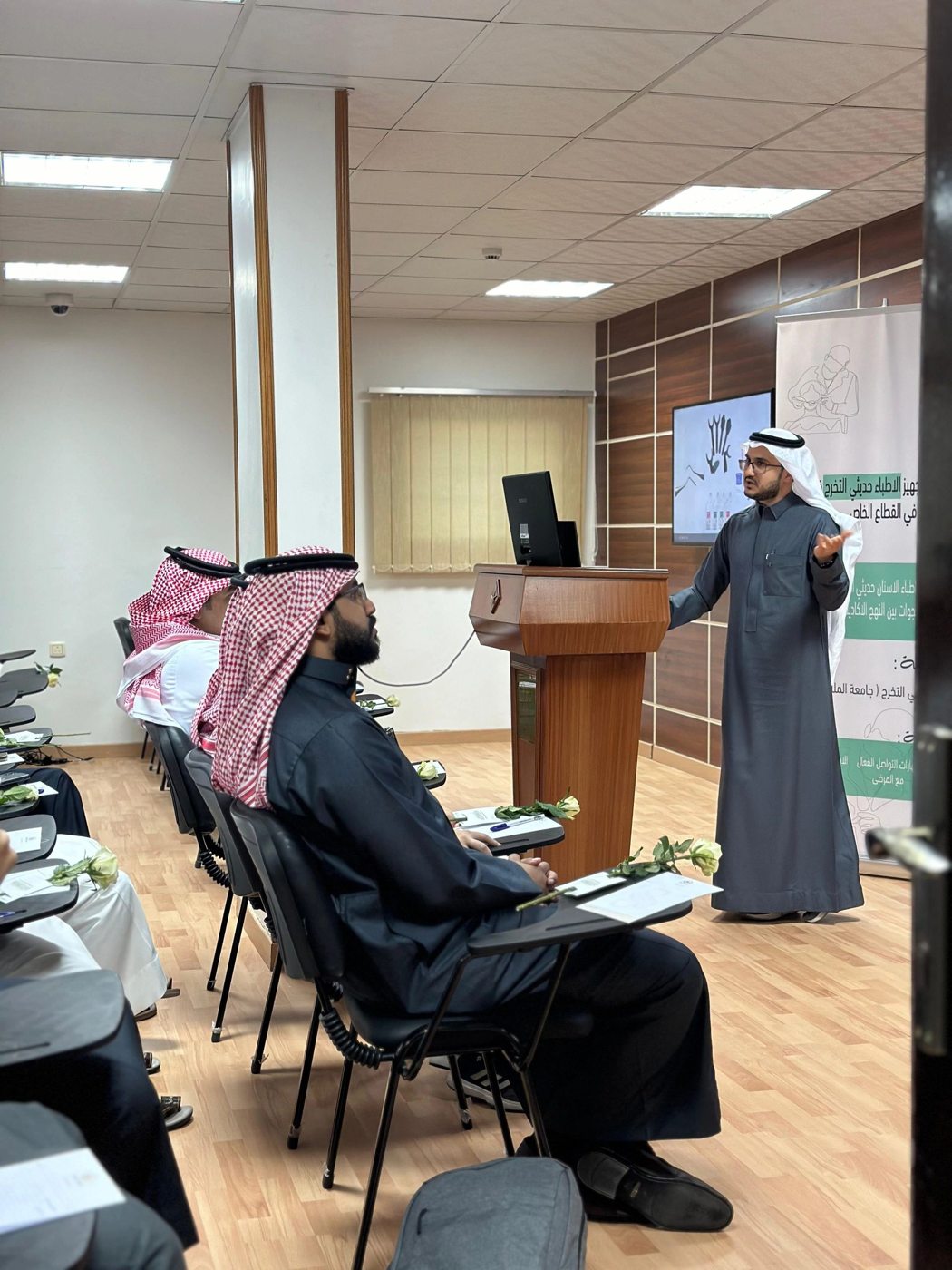 دورة تأهيل أطباء الأسنان حديثي التخرج للعمل في القطاع الخاص