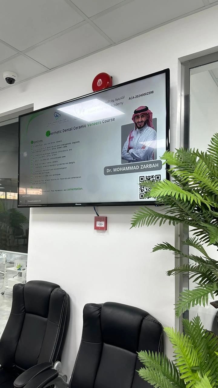دورة العدسات الخزفية لتجميل الأسنان قدمها الإستشاري الدكتور محمد زربه