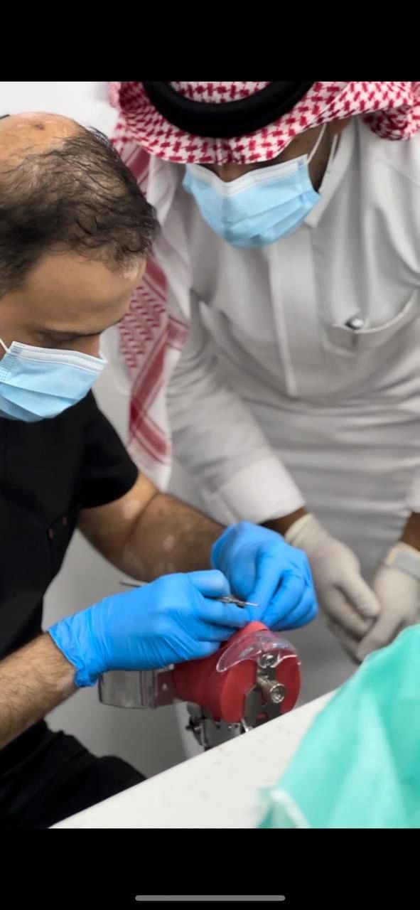 دورة العدسات الخزفية لتجميل الأسنان قدمها الإستشاري الدكتور محمد زربه