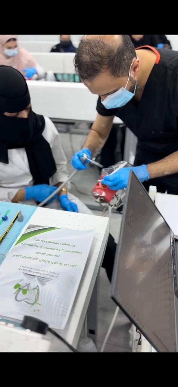 دورة العدسات الخزفية لتجميل الأسنان قدمها الإستشاري الدكتور محمد زربه