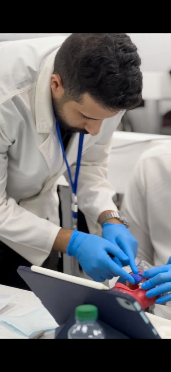 دورة العدسات الخزفية لتجميل الأسنان قدمها الإستشاري الدكتور محمد زربه